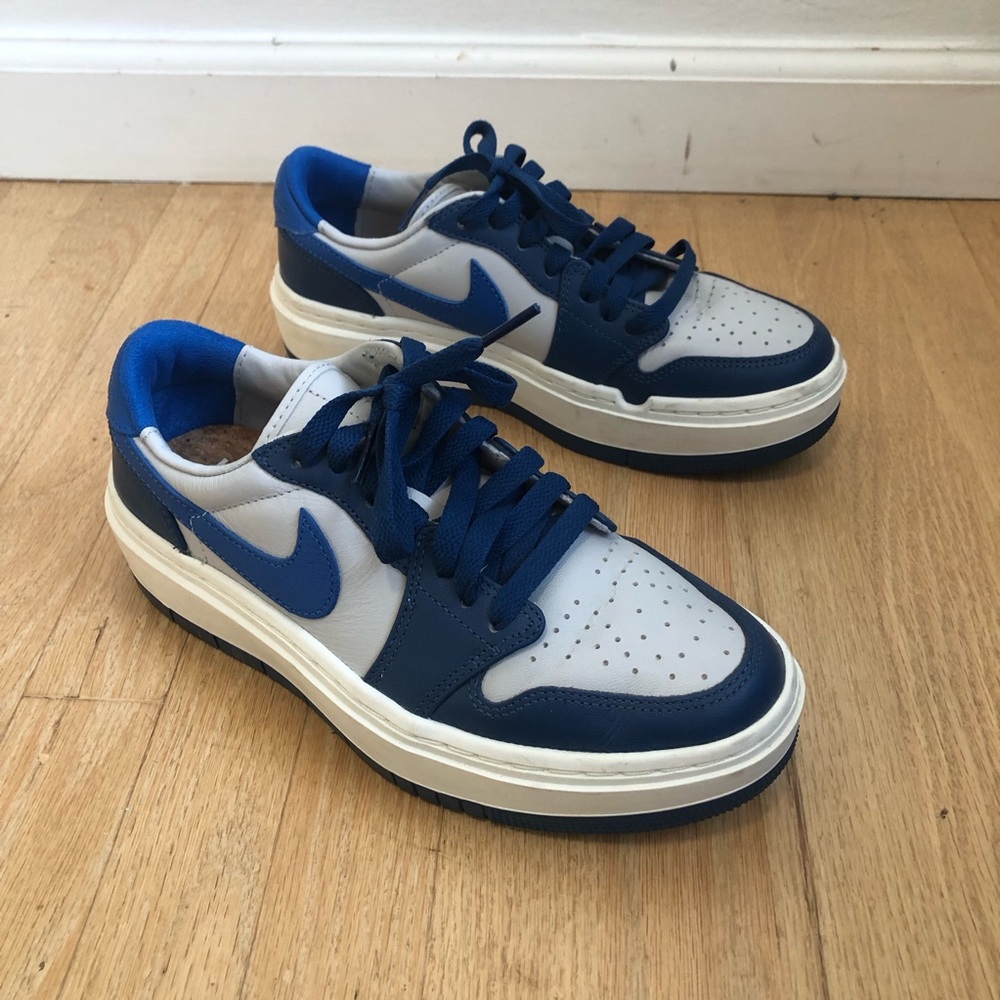 Nike Women's Low-Top Sneakers in White and Blue